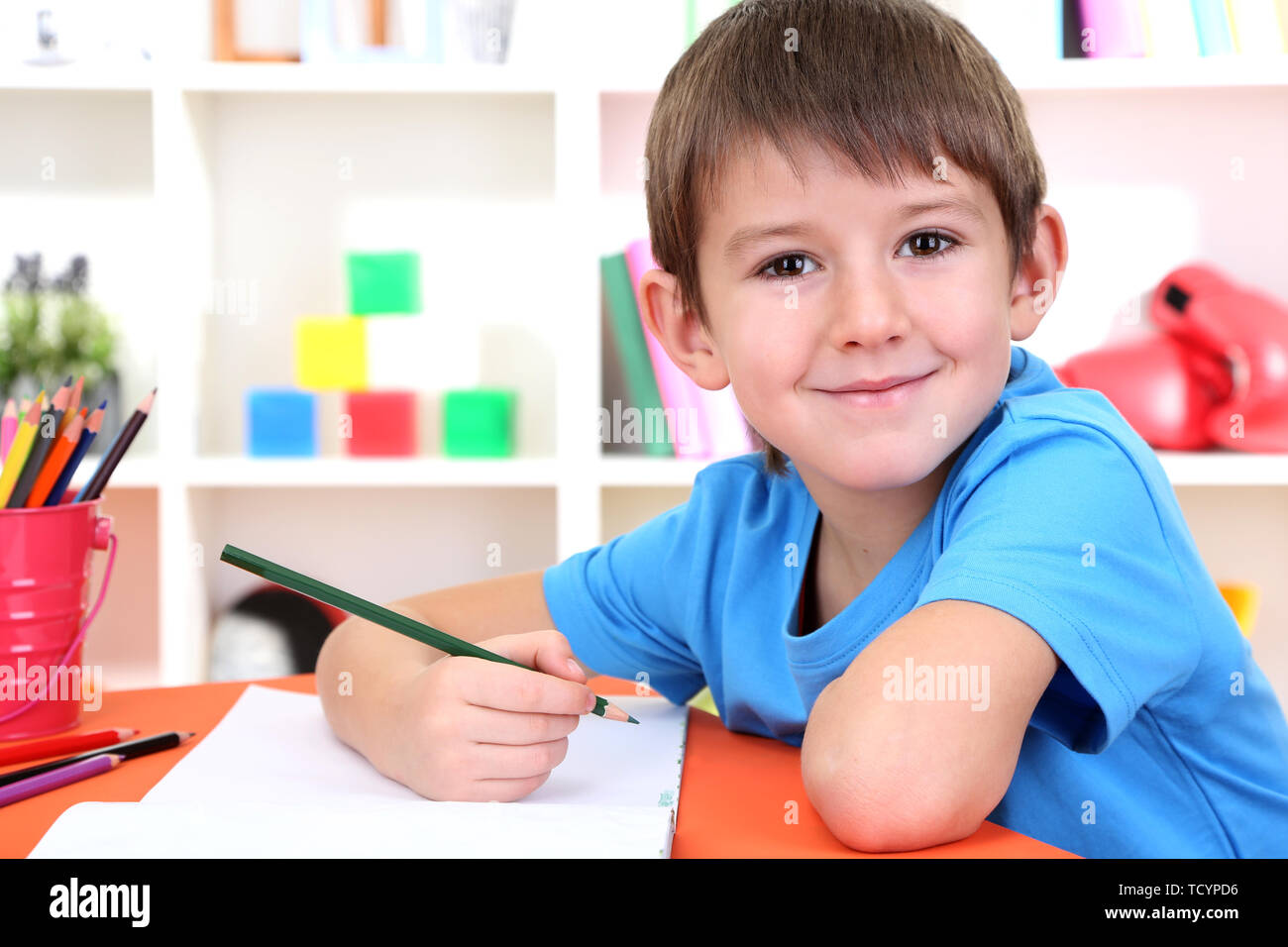 Cute little boy drawing in his album Stock Photo - Alamy