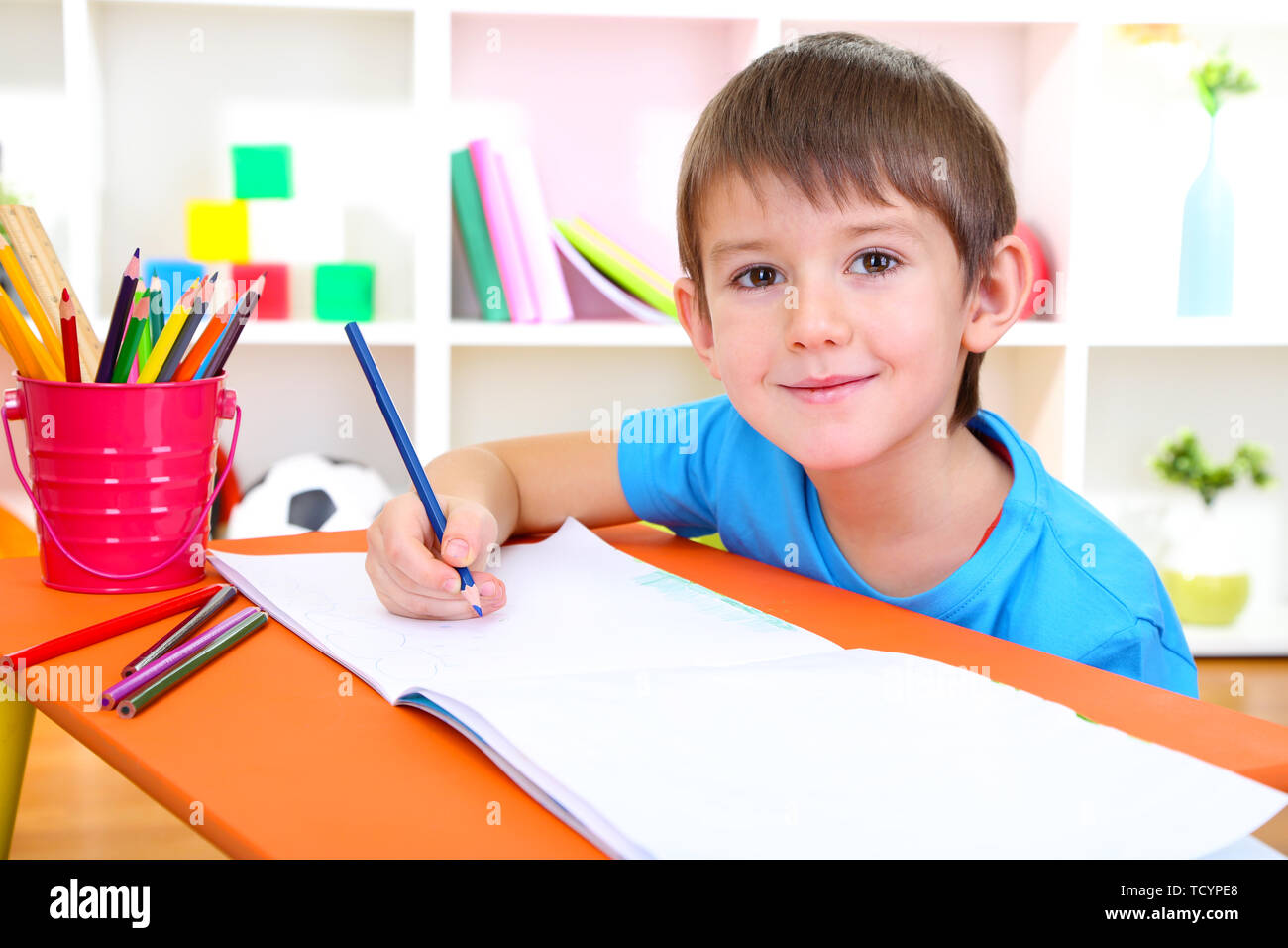 Cute little boy drawing in his album Stock Photo - Alamy