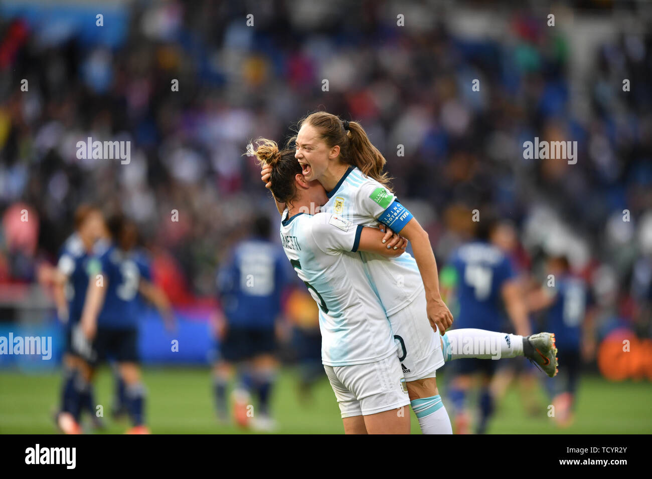 10 june 2019 Paris, France Soccer Women's World Cup France 2019: Argentina v Japan   Aldana Cometti (Argentinien) (6) hugs Estefania Romina Banini (Argentinien) (10) after the Match Stock Photo