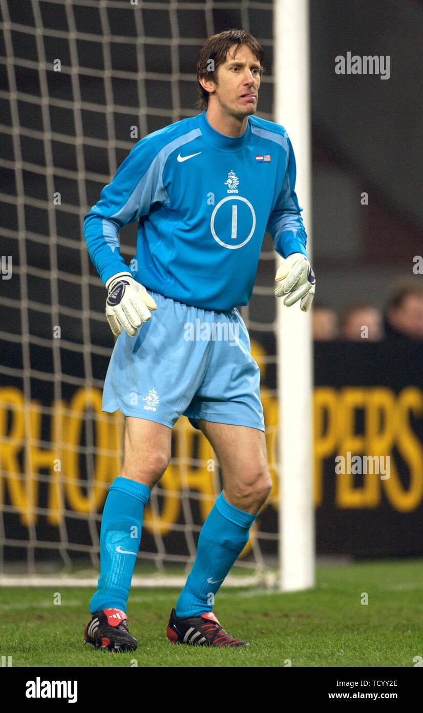 Holland goalkeeper edwin van der sar hi-res stock photography and ...