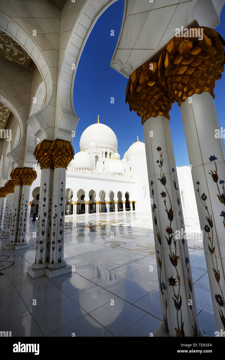 The main courtyard at the beautiful Sheikh Zayed Grand Mosque in Abu Dhabi. Stock Photo