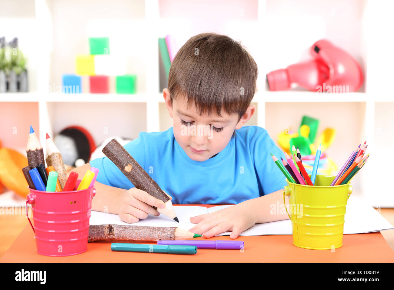 Cute little boy drawing in his album Stock Photo - Alamy