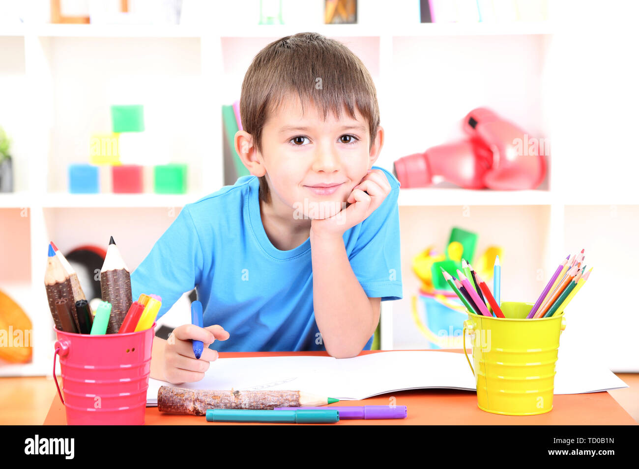 Cute little boy drawing in his album Stock Photo - Alamy