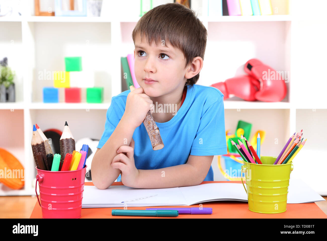 Cute little boy drawing in his album Stock Photo - Alamy