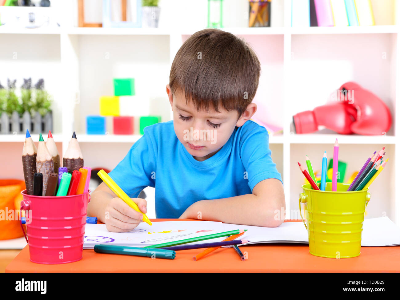 Cute little boy drawing in his album Stock Photo - Alamy