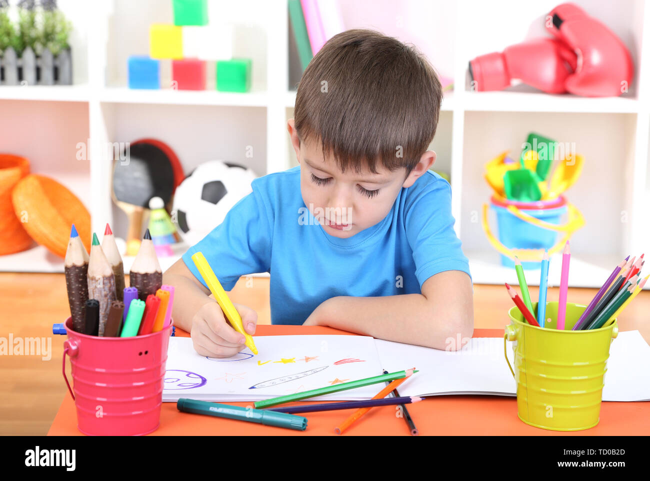 Cute little boy drawing in his album Stock Photo - Alamy