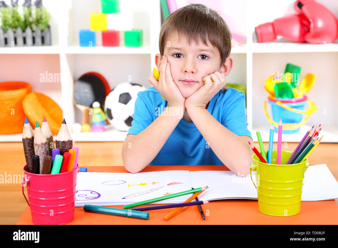 Cute little boy drawing in his album Stock Photo - Alamy