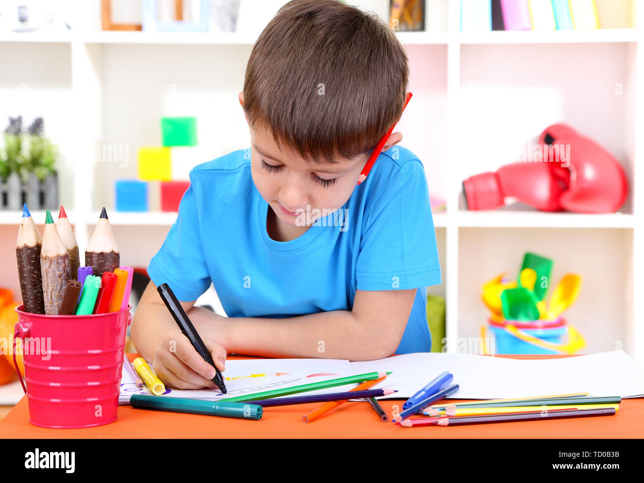 Cute little boy drawing in his album Stock Photo - Alamy