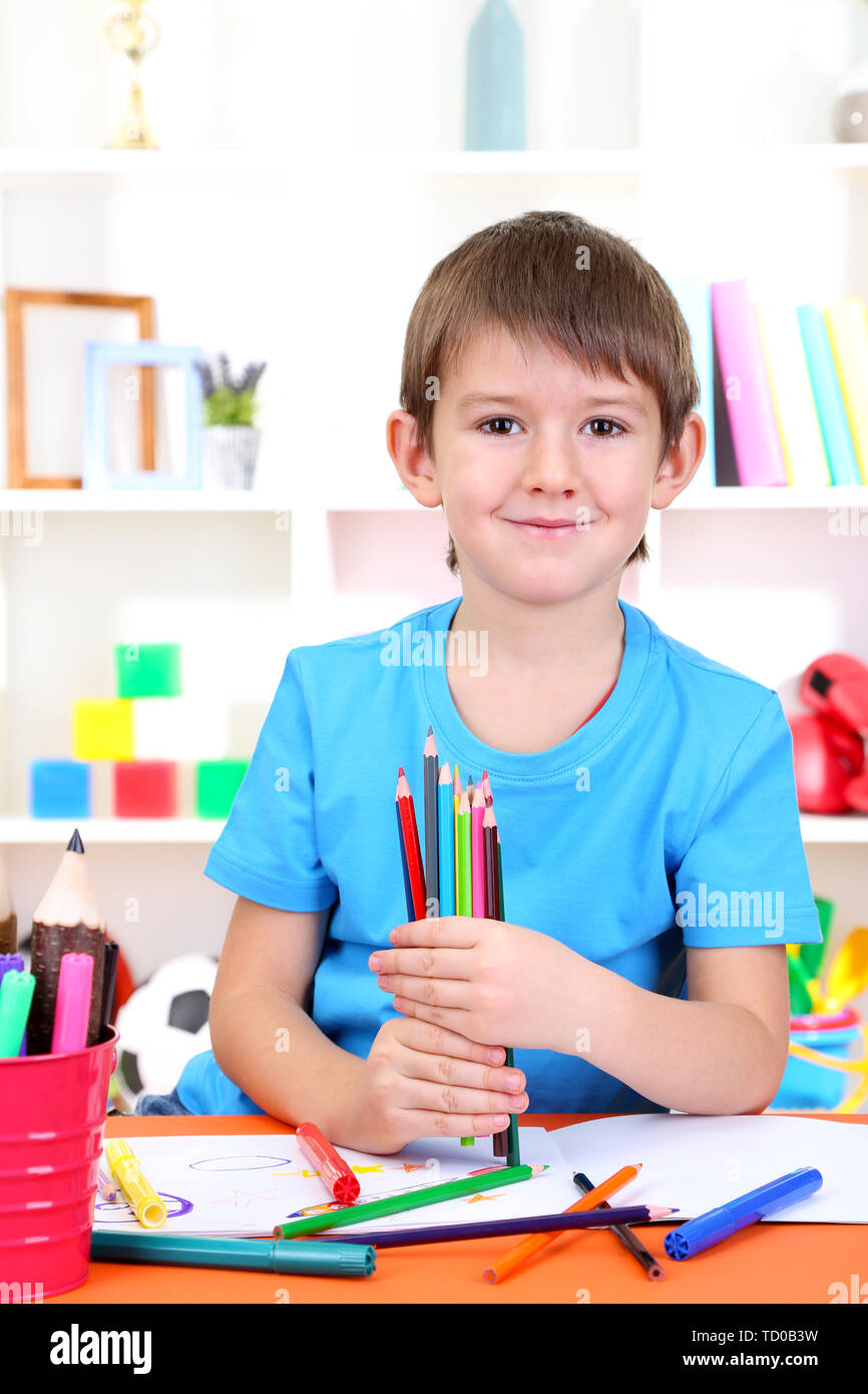 Cute little boy drawing in his album Stock Photo - Alamy