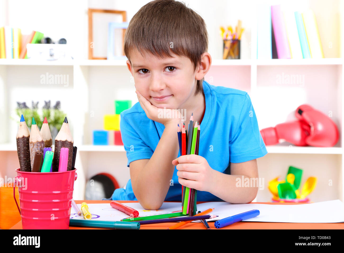 Cute little boy drawing in his album Stock Photo - Alamy