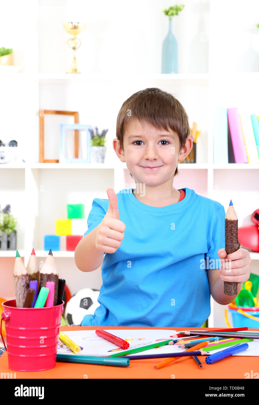 Cute little boy drawing in his album Stock Photo - Alamy