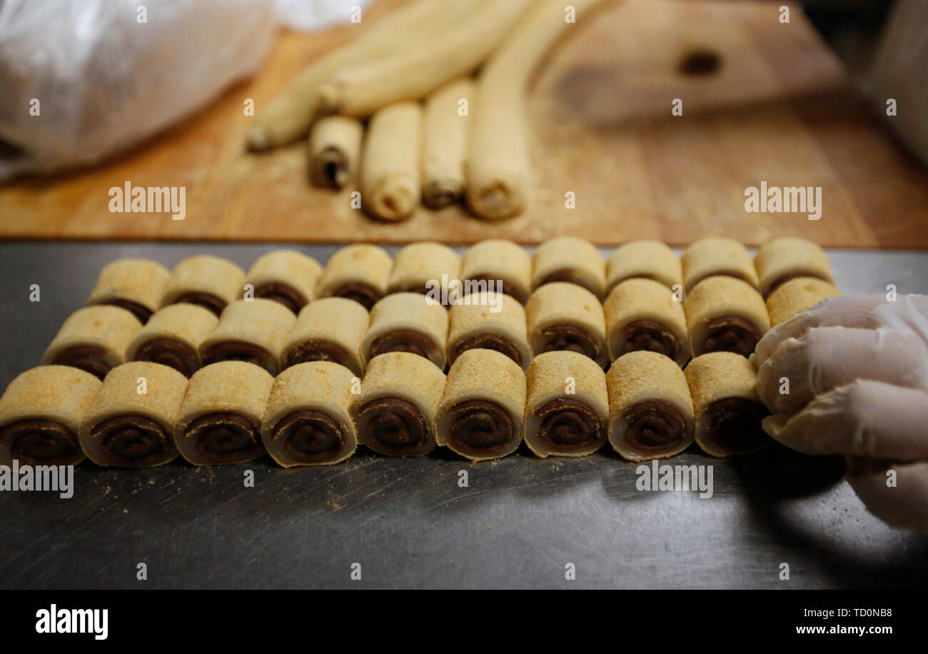 Los Angeles, USA. 7th June, 2019. A chef makes the traditional Chinese snack Sweet Rice Roll at the kitchen of Bistro Na's in Temple City, Los Angeles, the United States, on June 7, 2019. Bistro Na's in Los Angeles made headlines this week with the announcement that it had been awarded a coveted Michelin Star by the famed Michelin Restaurant Guide. This special ranking broke Michelin's 10-year absence from Los Angeles, and made Bistro Na's the only Chinese restaurant in Southern California to be so honored. Credit: Li Ying/Xinhua/Alamy Live News Stock Photo