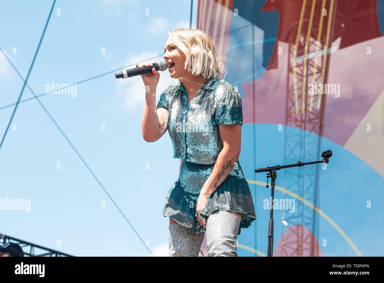 NASHVILLE, TENNESSEE - JUNE 09: RaeLynn performs on stage for day 4 of the 2019 CMA Music Festival on June 09, 2019 in Nashville, Tennessee. Photo: Andrew Wendowski for imageSPACE/MediaPunch Stock Photo