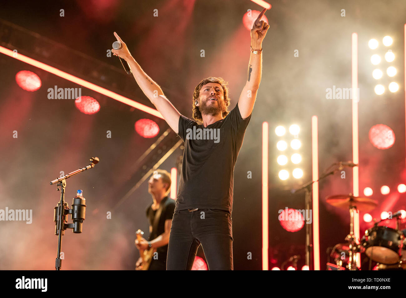 NASHVILLE, TENNESSEE - JUNE 09: Chris Janson performs on stage for day 4 of the 2019 CMA Music Festival on June 09, 2019 in Nashville, Tennessee. Photo: Andrew Wendowski for imageSPACE/MediaPunch Stock Photo