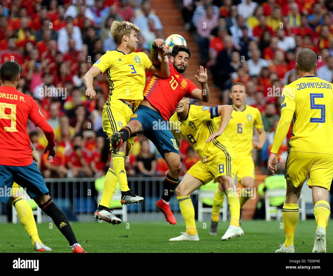 Madrid, Spain. 10th June, 2019. Spain's Isco (R, top) vies with Sweden's Filip Helander (L, top) during the UEFA Euro 2020 group F qualifying football match between Spain and Sweden in Madrid, Spain, on June 10, 2019. Spain won 3-0. Credit: Edward F. Peters/Xinhua/Alamy Live News Stock Photo