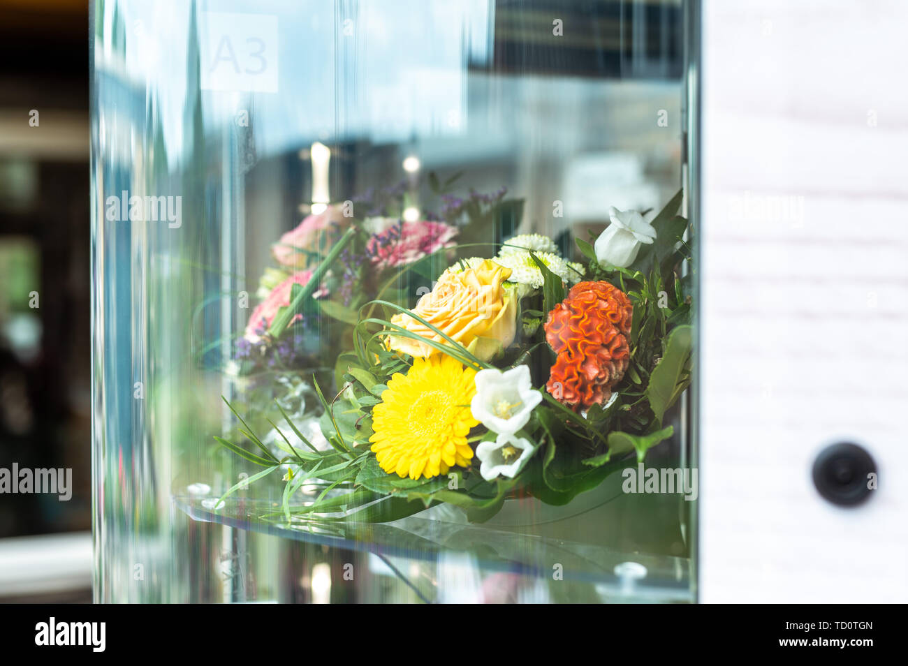 Flower vending machine hires stock photography and images Alamy