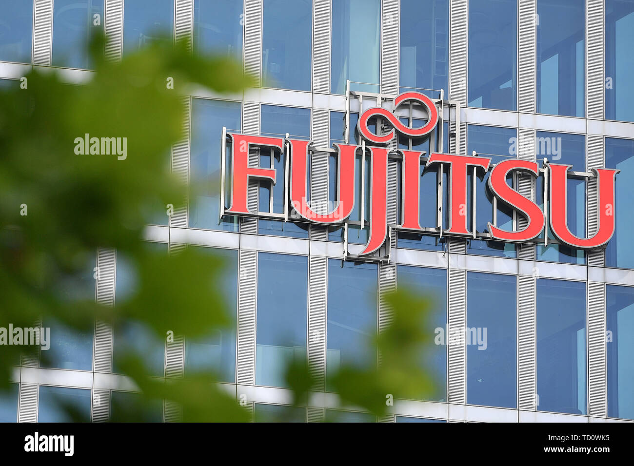 Munich, Deutschland. 10th June, 2019. FUJITSU logo, lettering company logo on a high-rise facade. | usage worldwide Credit: dpa/Alamy Live News Stock Photo