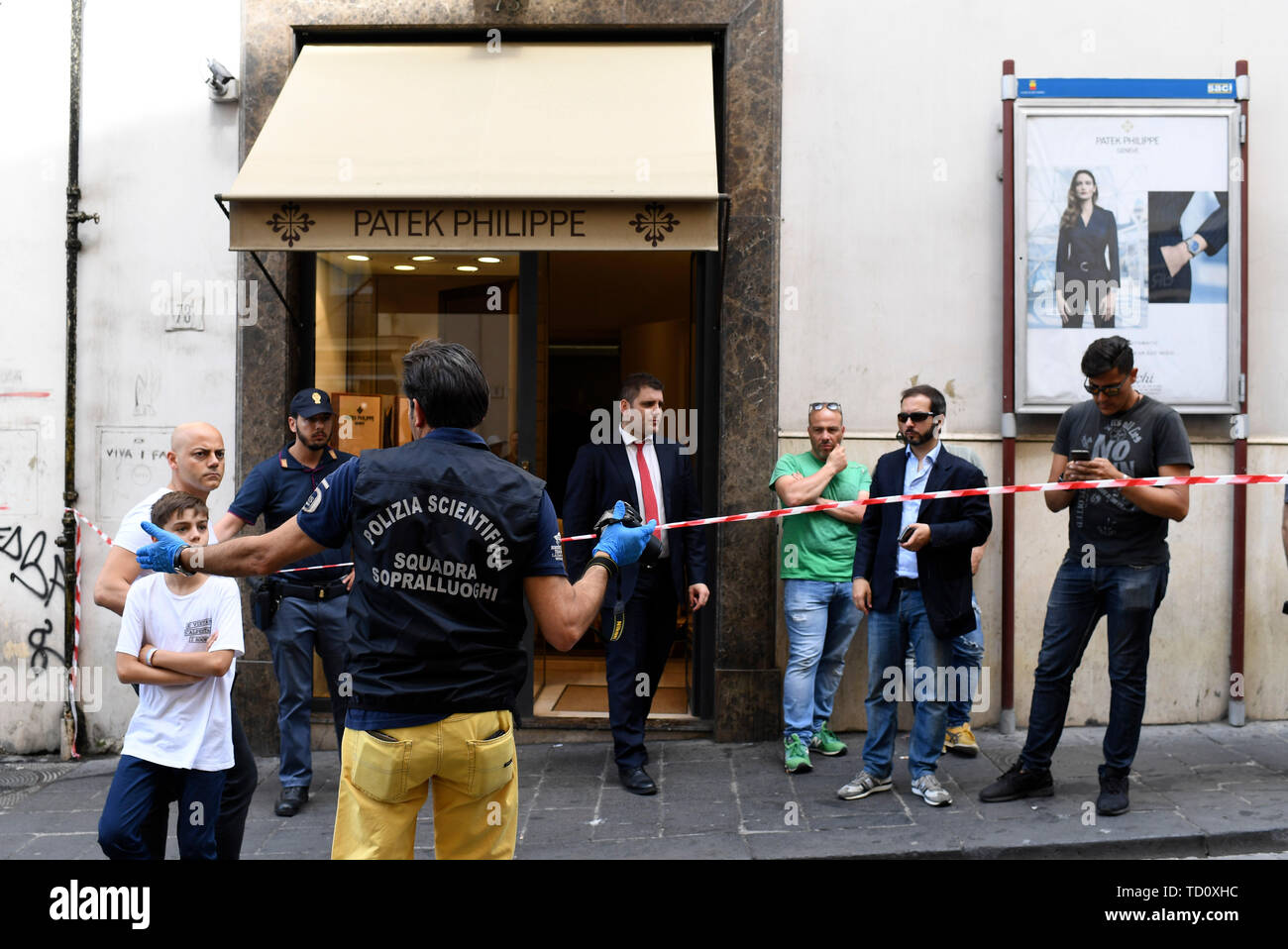 Naples, Italy. 11th June, 2019. Robbery in a jewelry store in Naples, to be  attributed to the hole band and it is the third time in a week. The group  of thieves