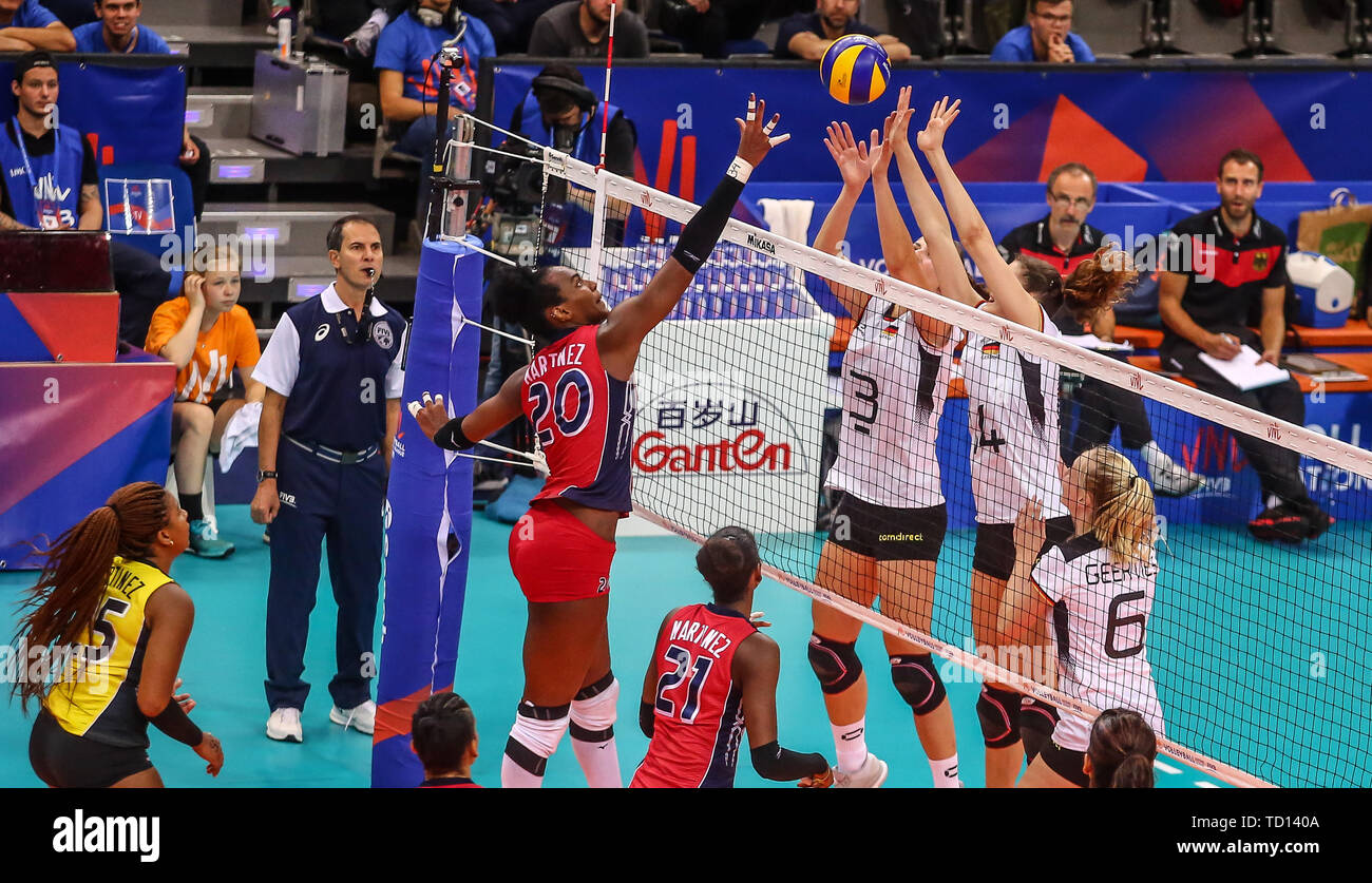 Stuttgart, Germany. 11th June, 2019. Volleyball, women: League of Nations, Germany - Dominican Republic, preliminary round, pool 14, 1st matchday in the Porsche Arena. Germany's Denise Hanke (3) and Marie Schölzel (14) try to block Brayelin Elizabeth Martinez's ball from the Dominican Republic. Credit: Christoph Schmidt/dpa/Alamy Live News Stock Photo
