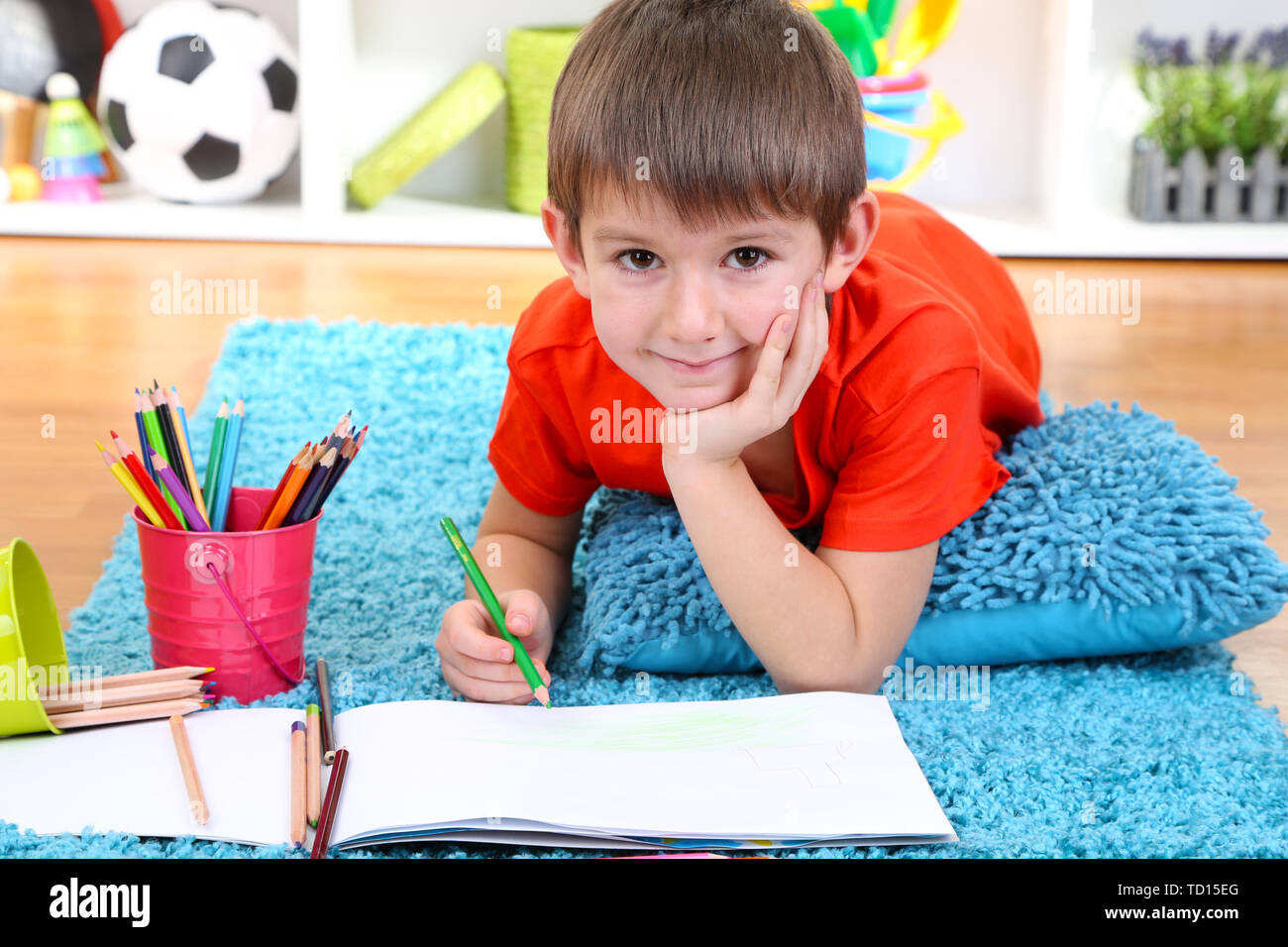 Cute little boy drawing in his album Stock Photo - Alamy