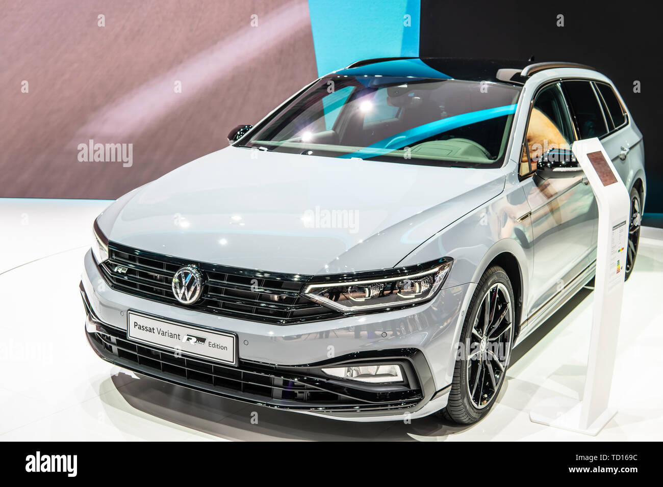 Geneva, Switzerland, March 07, 2019: Volkswagen VW Passat Variant R-Line  Edition at Geneva International Motor Show, 8th generation facelift Stock  Photo - Alamy