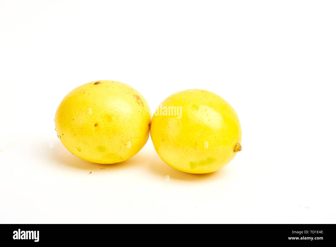 Green lemon, yellow lemon Stock Photo Alamy