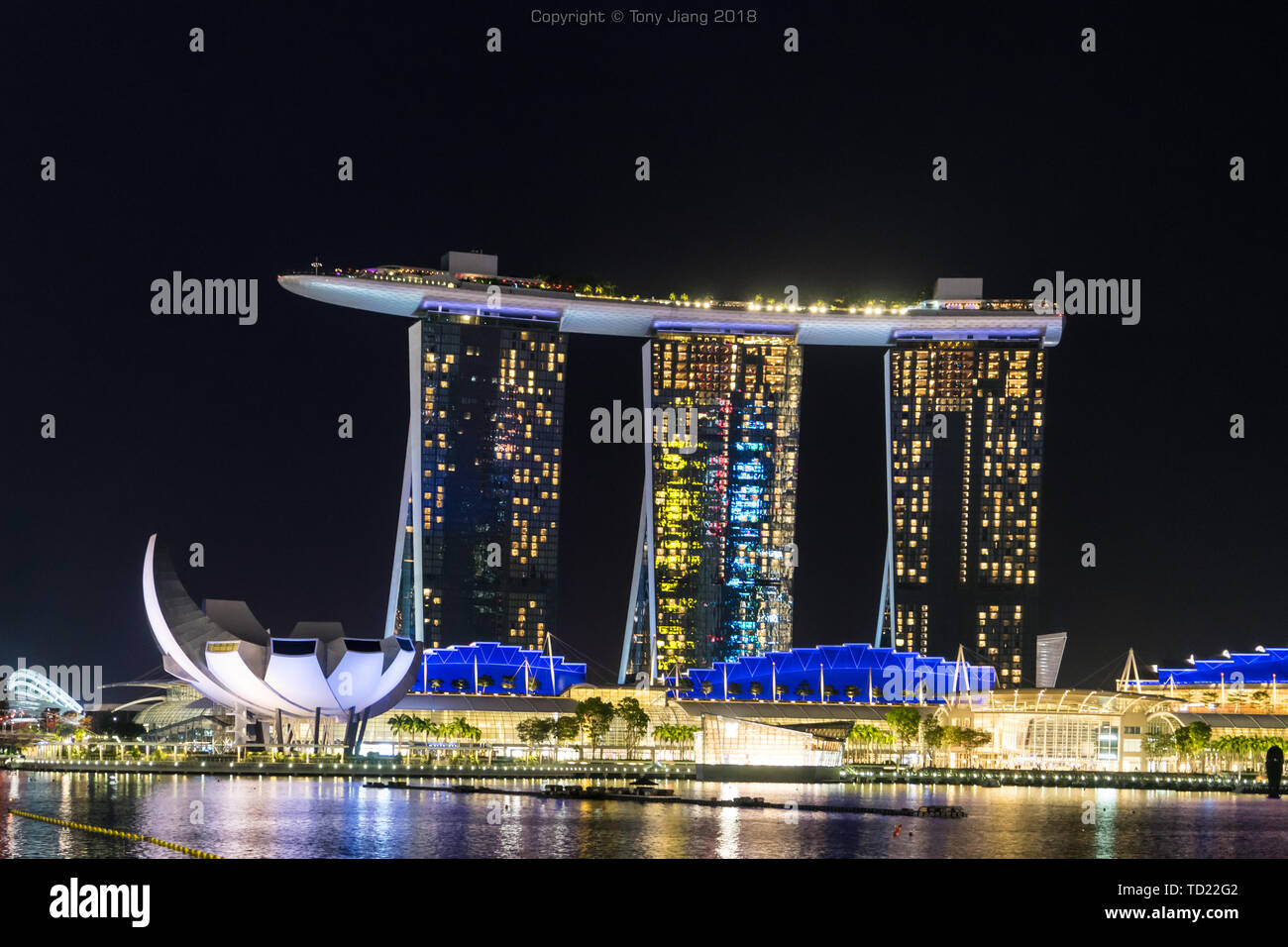 Night scene in singapore hi-res stock photography and images - Alamy
