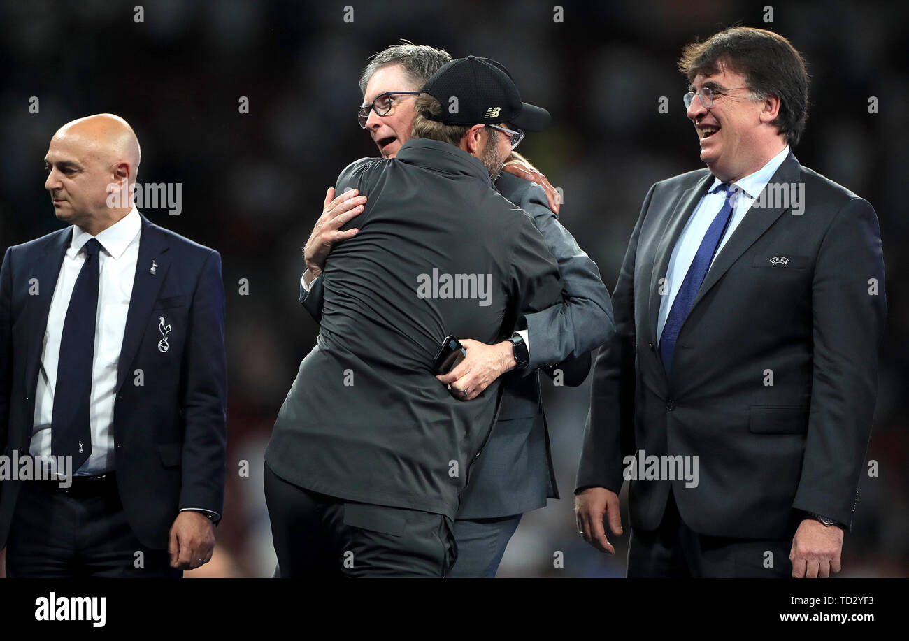 Liverpool manager Jurgen Klopp (left) embraces club owner John W. Henry  after the UEFA Champions League Final at the Wanda Metropolitano, Madrid  Stock Photo - Alamy