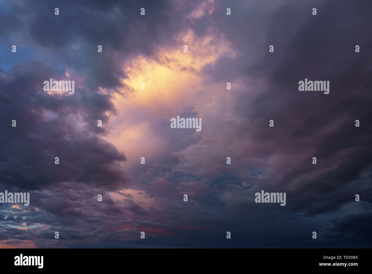 Cloudy dark sky hi-res stock photography and images - Alamy