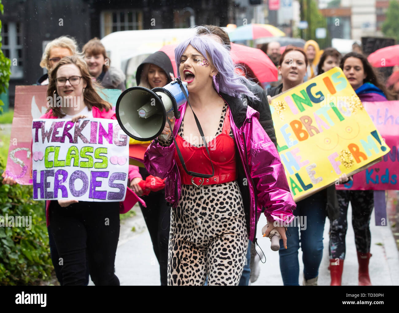 Club dancers hi-res stock photography and images - Alamy