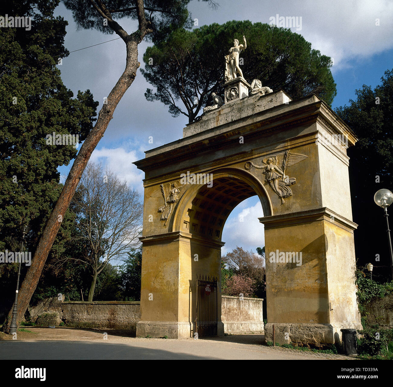 Italy. Rome. The Villa Borghese Gardens. Redesigned in 17th century by Cardinal Scipione Borghese (nephew of Pope Paul V). Triumphal type arch gate (Arco di Settimo Severo). North gate. This picture was taken in the late 1990s, before its modern restoration. Stock Photo