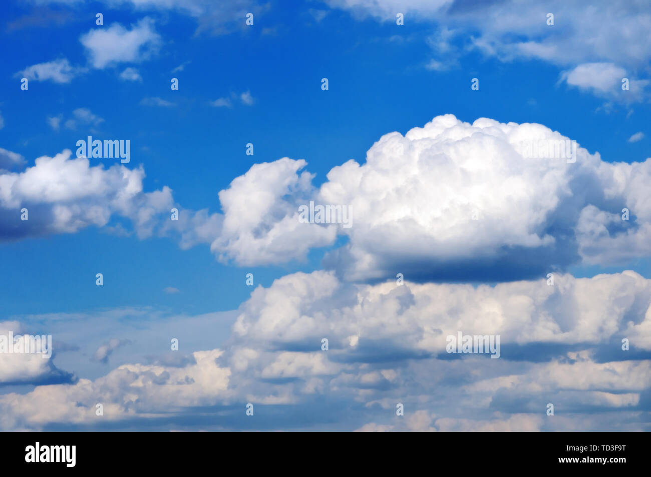 Blue vivid sky with white fluffy cumulus clouds Stock Photo - Alamy