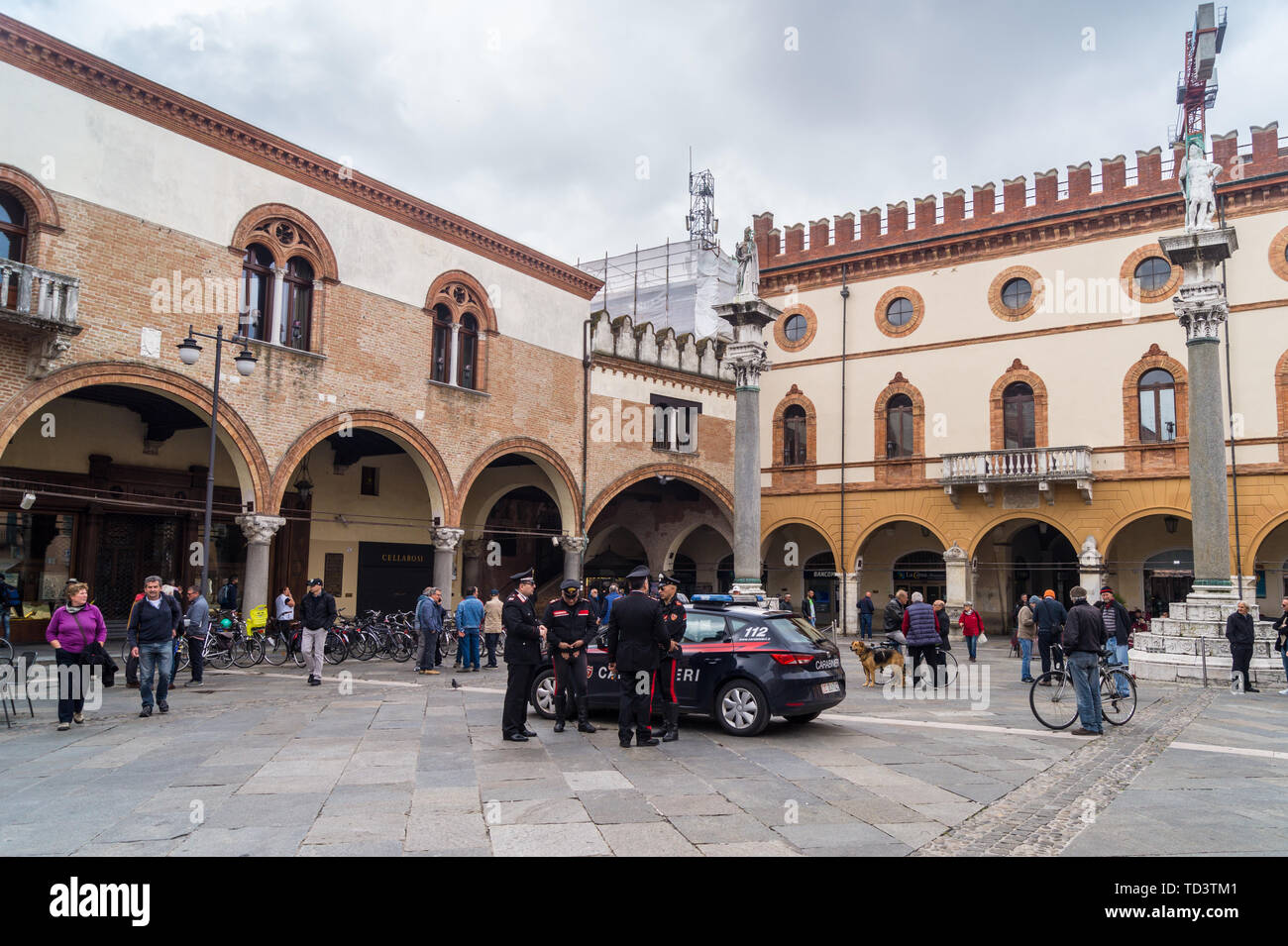 A patrol of Carabinieri, gendarmerie, national military police, with Seat Leon 2.0 TDI car, Piazza del Popolo, Ravenna, Emilia-Romagna, Italy Stock Photo