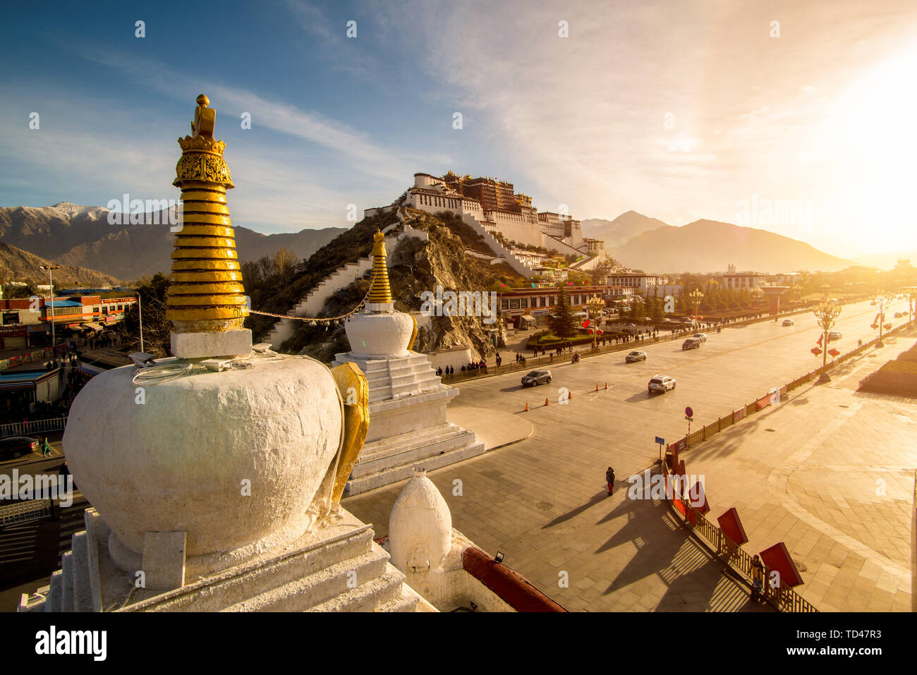 Ancient potala palace and lhasa scenery and scenery hi-res stock ...