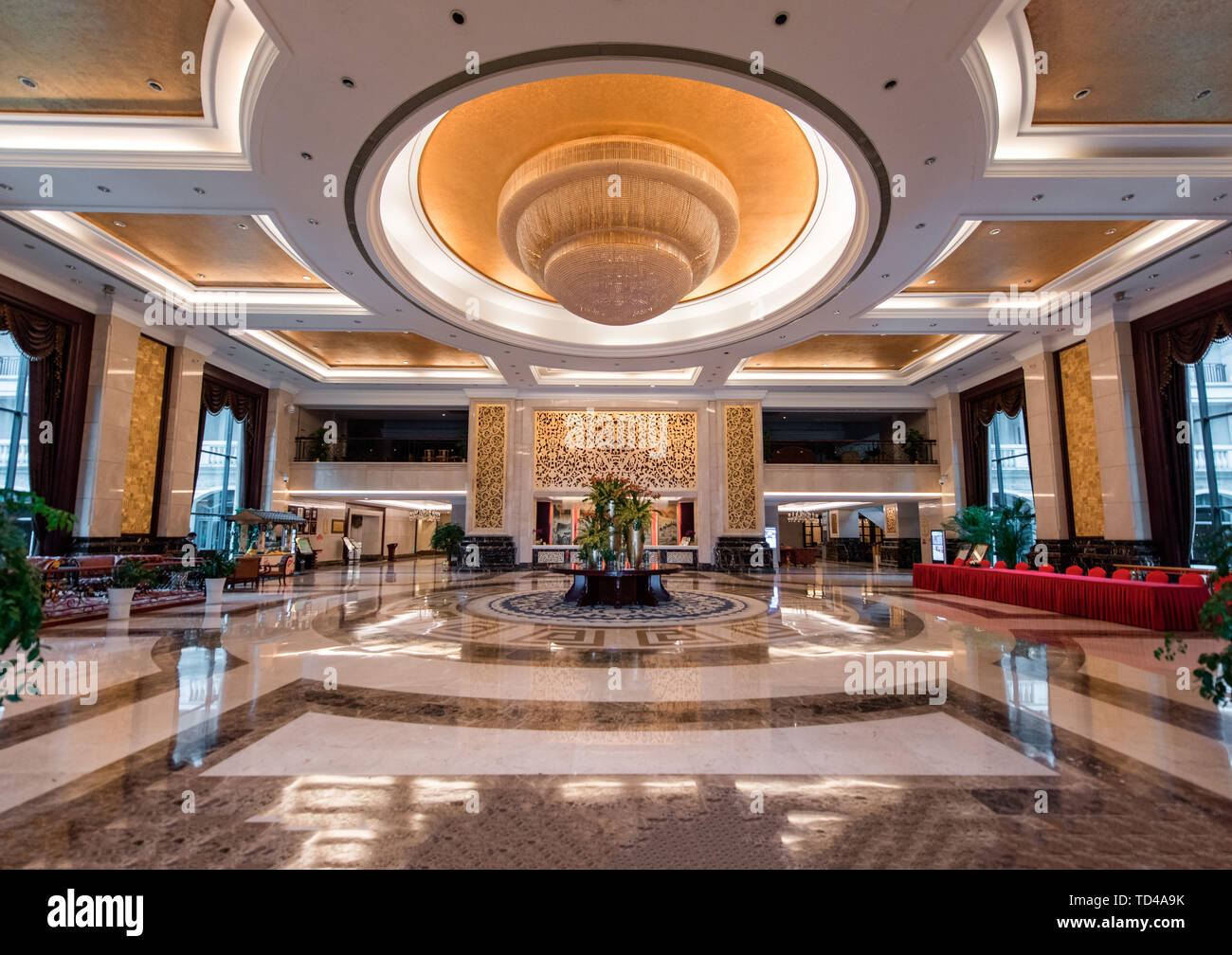 Modern hotel lobby interior hi-res stock photography and images - Alamy
