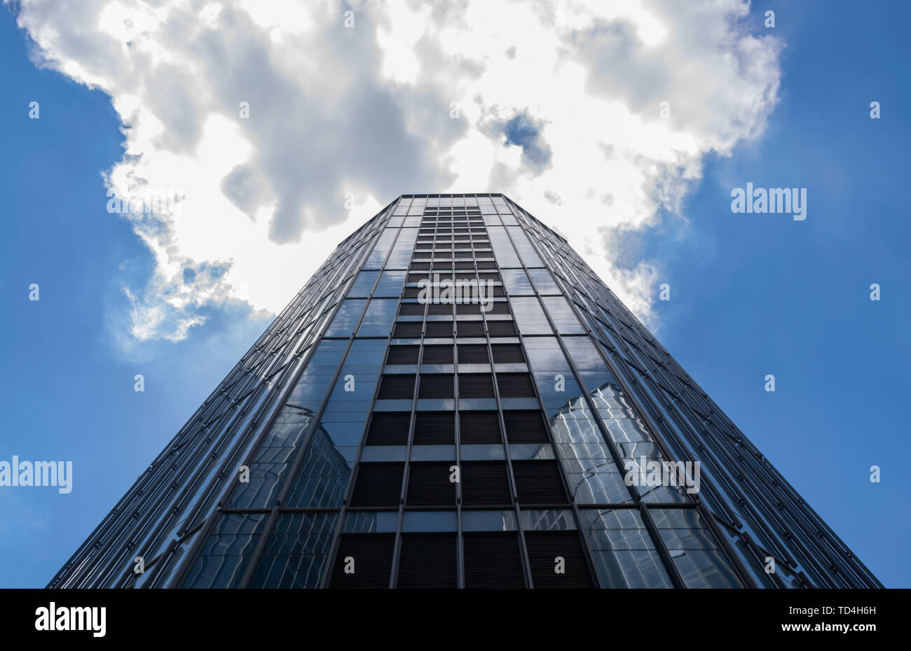 Climbing skyscrapers hi-res stock photography and images - Alamy