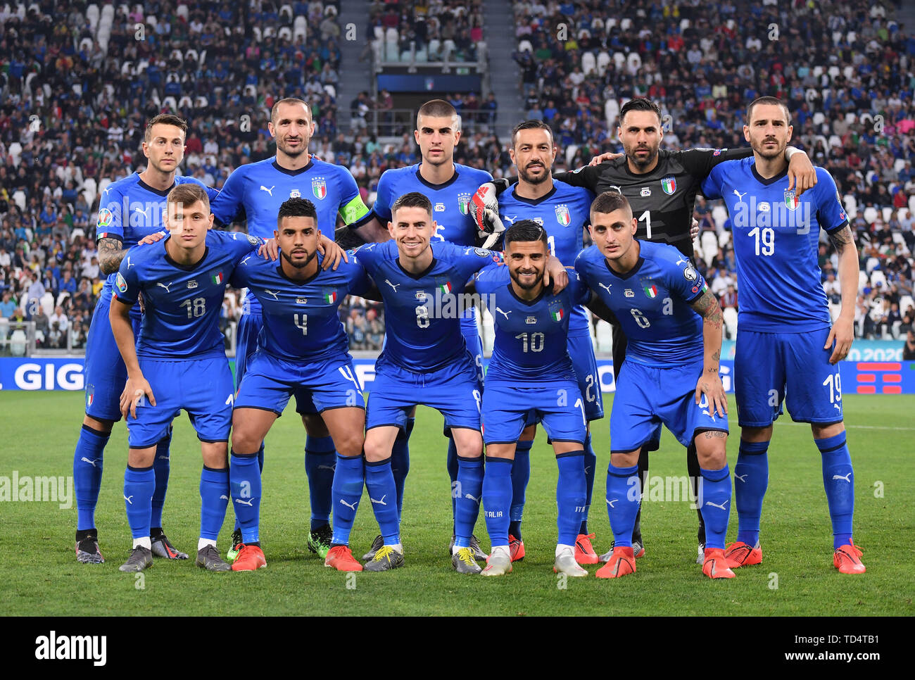 Turin, Italy. 11th June, 2019. Italy's players pose for a team photo before the UEFA Euro 2020 Group J qualifier soccer match between Italy and Bosnia and Herzegovina in Turin, Italy, June 11, 2019. Italy won 2-1. Credit: Alberto Lingria/Xinhua/Alamy Live News Stock Photo