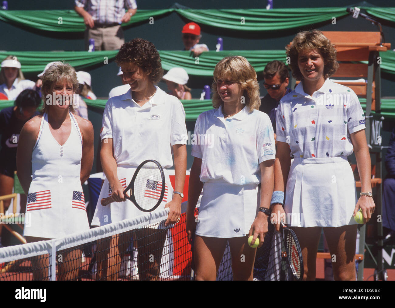Steffi GRAF turns 50 on June 14, 2019, 06SN FedCup1987SP.jpg Vancouver Tennis Federations Cup 1987: Double with (from left) Chris EVERT, Pam SHRIVER (both USA), Steffi GRAF and Claudia KOHDE-KILSCH (both Germany), are on the net, 15.08.1987. å | usage worldwide Stock Photo