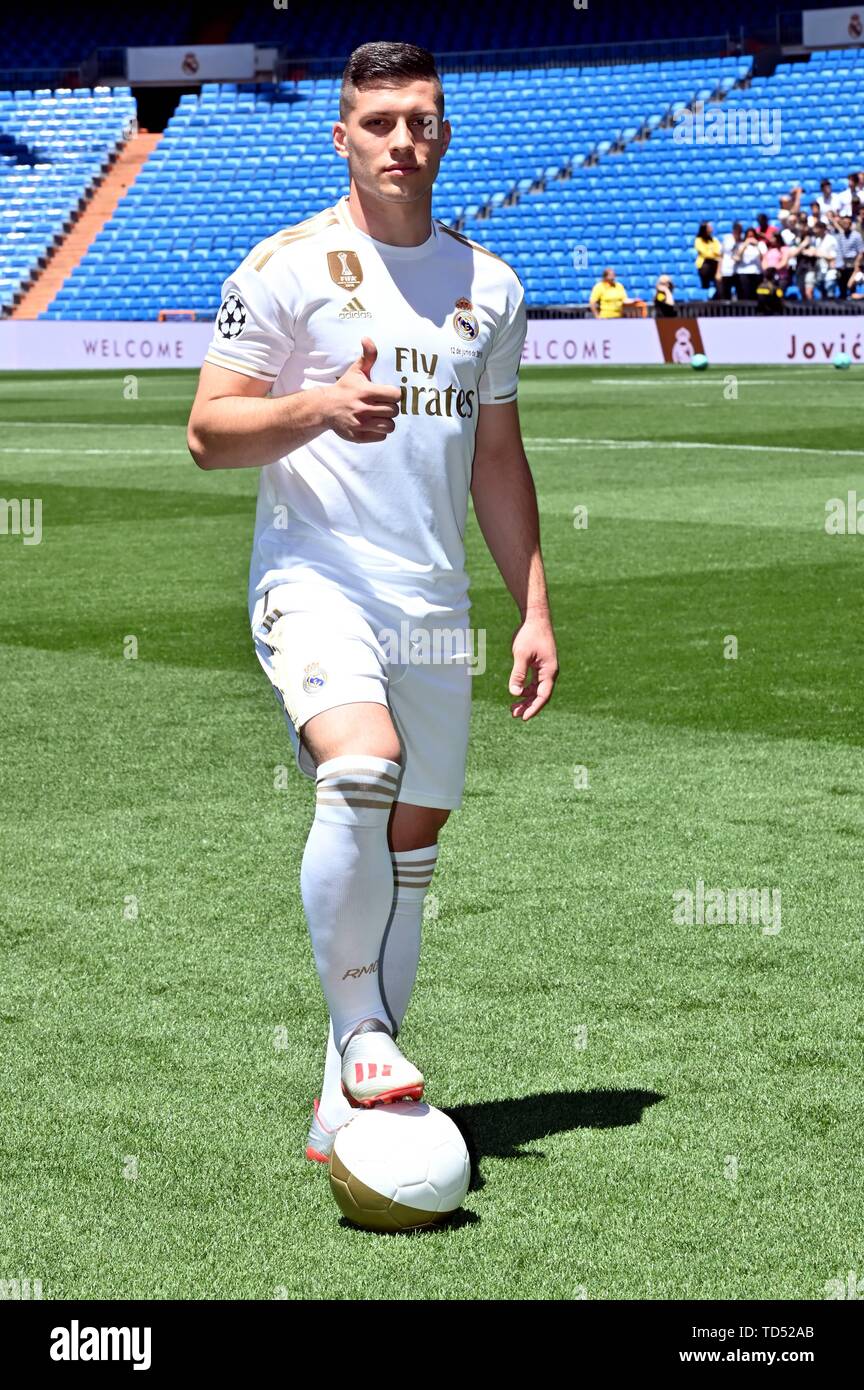 kaas Ansichtkaart zacht Madrid, Spain. 12th June, 2019. Soccerplayer Luka Jovic during his  presentation as player of Real Madrid in Madrid on Wednesday, 12 June 2019  Credit: CORDON PRESS/Alamy Live News Stock Photo - Alamy
