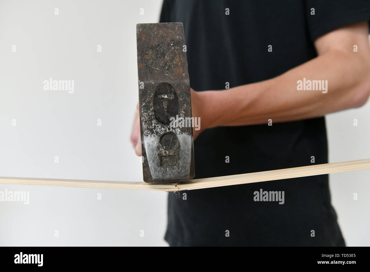 Osterode Am Harz, Germany. 11th June, 2019. Symbolic picture law of  inertia, Germany, city of Osterode, 11. June 2019. Credit: Frank May (model  released) | usage worldwide/dpa/Alamy Live News Stock Photo - Alamy