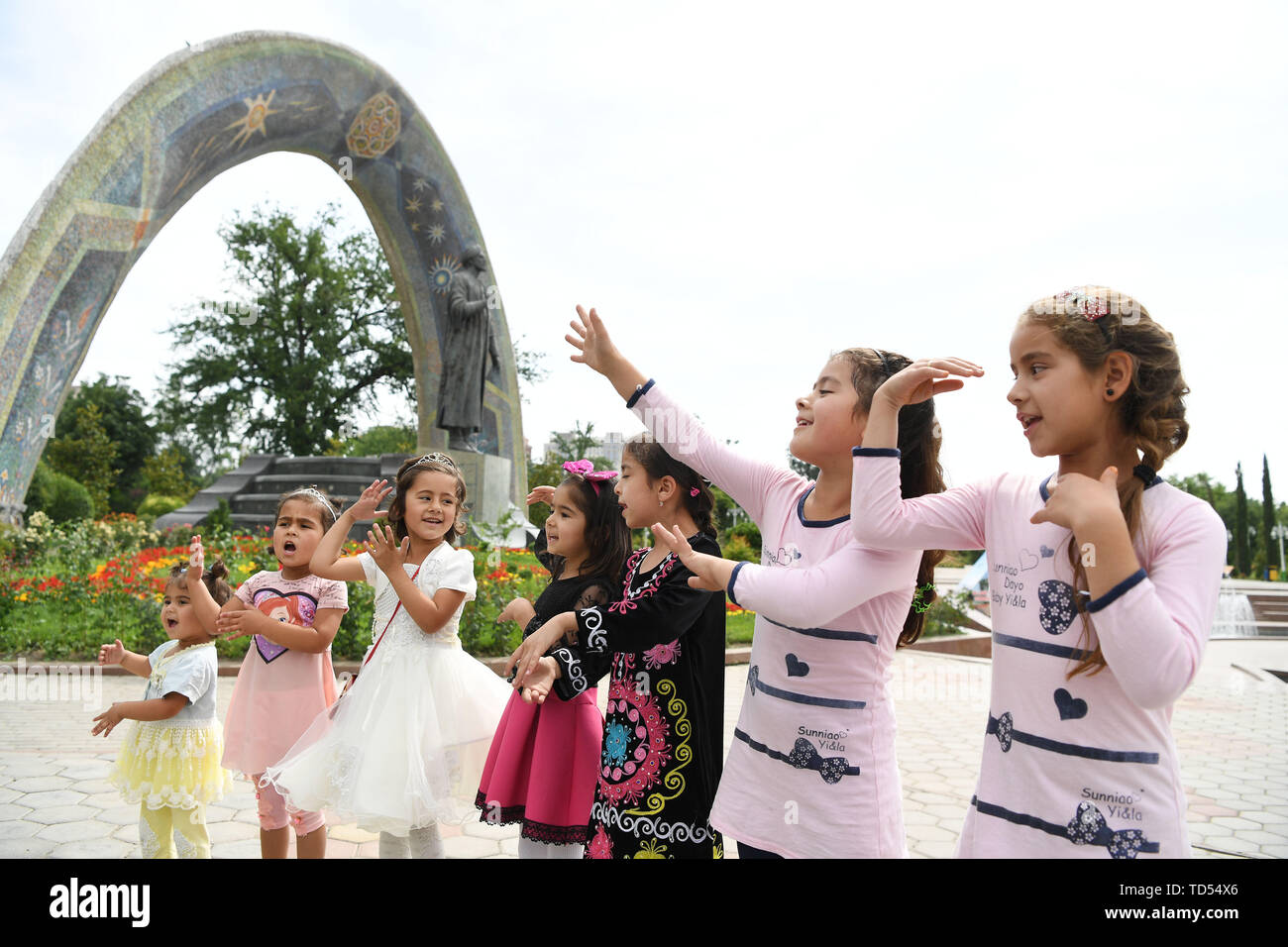 Dushanbe, Tajikistan. 11th June, 2019. Children sing folk songs at the Rudaki Park in Dushanbe, capital of Tajikistan, June 11, 2019. Credit: Sadat/Xinhua/Alamy Live News Stock Photo