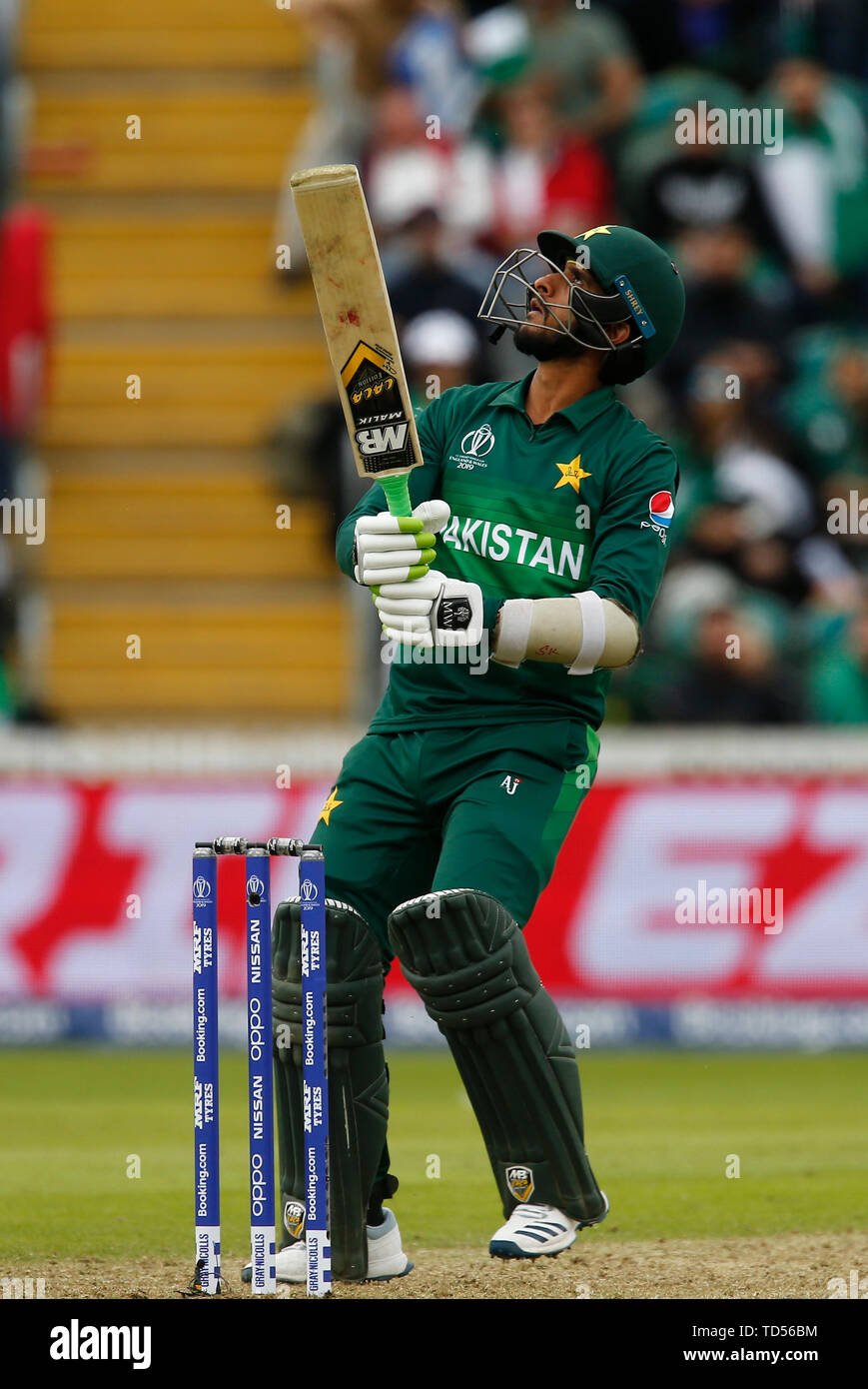 Hasan ali of pakistan bowling hi-res stock photography and images - Alamy