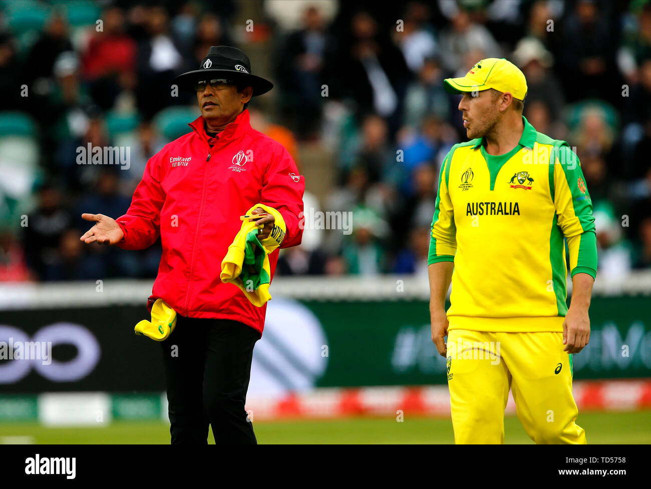 Top 10 Best Cricket Umpires - ICC Elite Panel, ලොව සිටි හොඳම විනිසුරුවන්