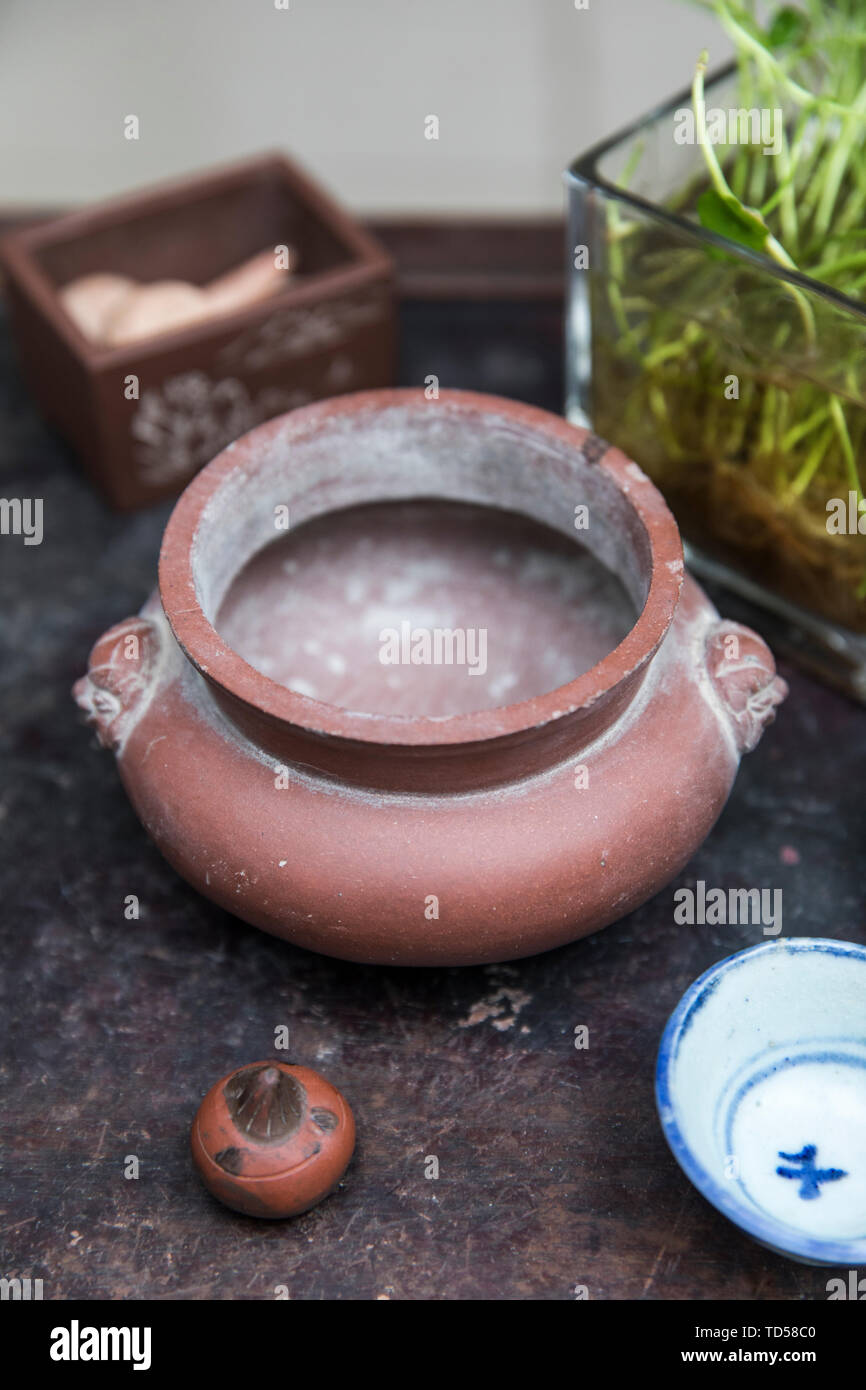 purple clay pot Stock Photo Alamy