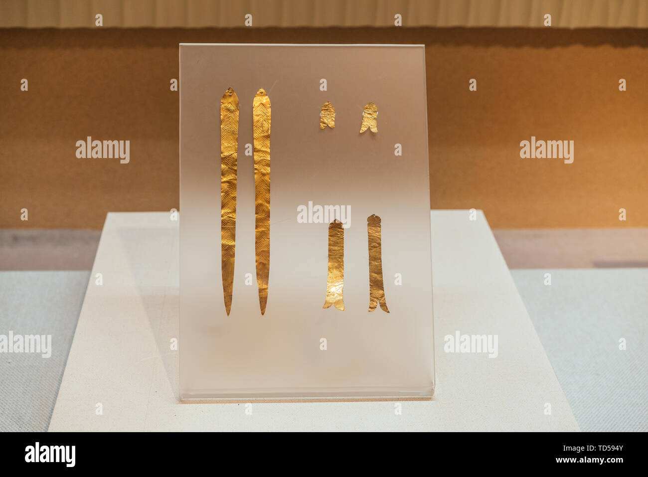 Gold foil strips hires stock photography and images Alamy