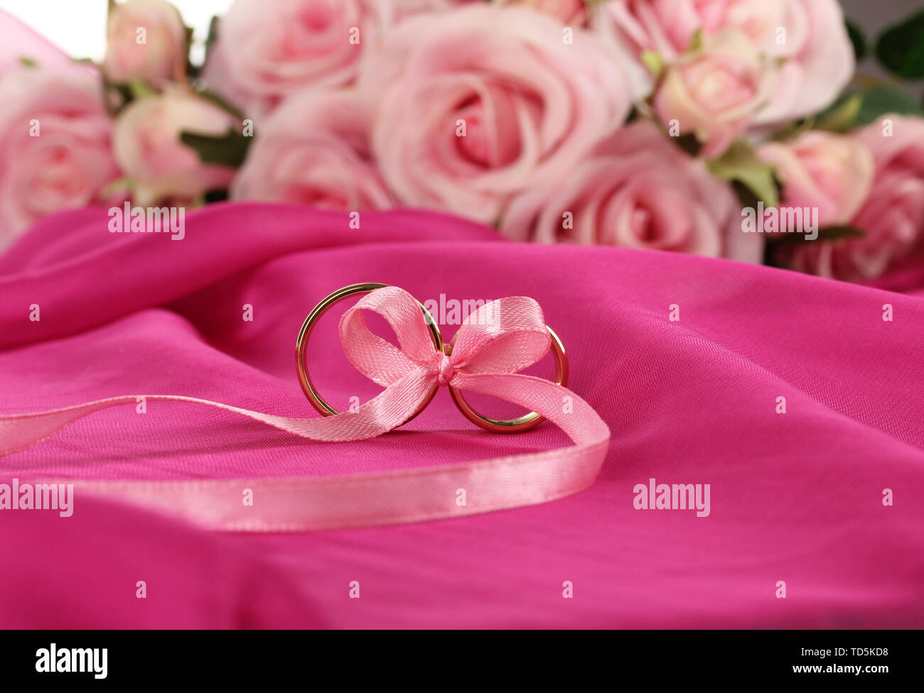 Wedding rings tied with ribbon Stock Photo - Alamy