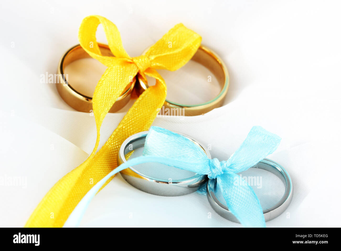 Tyed Weding Rings Gold cloth tied hi-res stock photography and images - Alamy
