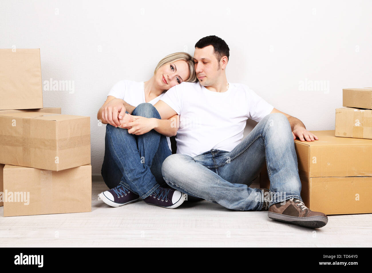 Young couple moving in new house Stock Photo - Alamy