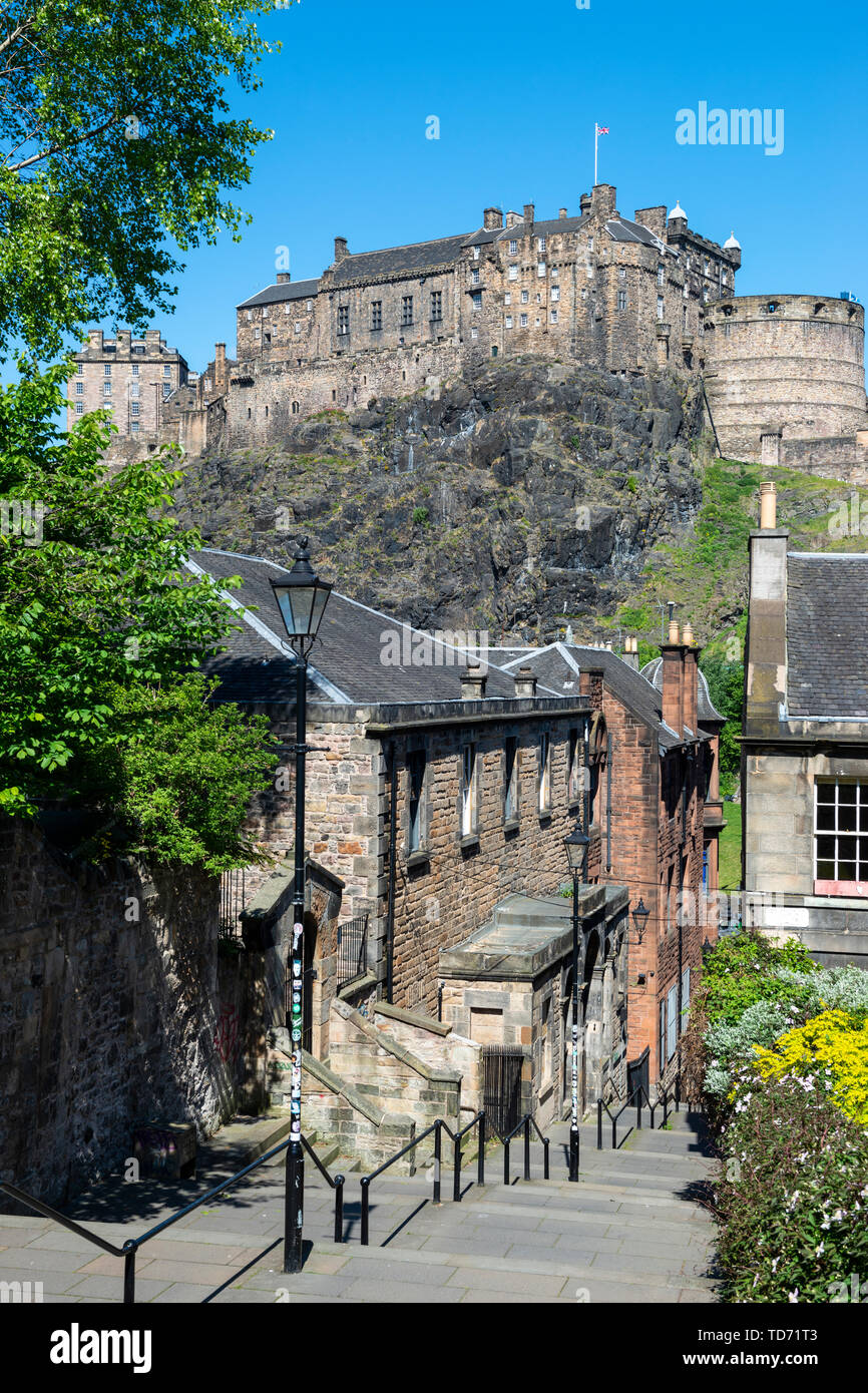 Edinburgh Castle viewed from the Vennel in Edinburgh Old Town, Scotland, UK Stock Photo