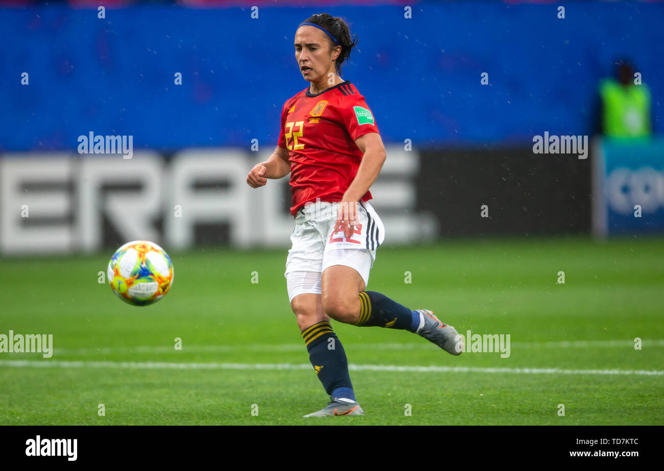 Valenciennes, Frankreich. 12th June, 2019. France, Valenciennes, Stade du Hainaut, 12.06.2019, Football - FIFA Women's World Cup - Germany - Spain Image: from left Nahikari Gracia (Spain, # 22) with the chance to lead | usage worldwide Credit: dpa/Alamy Live News Stock Photo